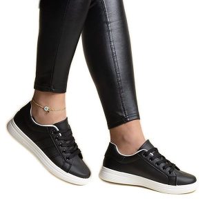 Białe sneakersy eko skóra Cathleen. Białe trampki bez wzorów, z materiału, bez zapięcia. Za 79,62 zł.