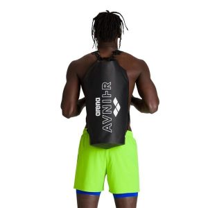 Torba wodoodporna sportowa worek Arena Avnier. Czarne torby podróżne i sportowe Arena, bez wzorów. Za 249,99 zł.