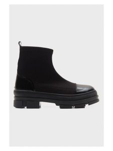 Trendyol Botki w kolorze czarnym rozmiar: 37. Czarne botki Trendyol, bez wzorów, bez obcasa, bez zapięcia. Za 173,99 zł.