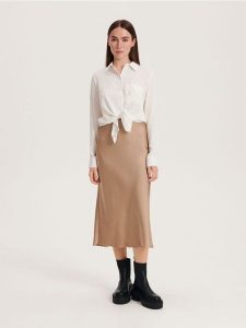 Koszula z wiskozy - biały. Białe koszule Reserved, l, bez wzorów, z tkaniny, bez kołnierzyka, bez ramiączek. W wyprzedaży za 39,99 zł.
