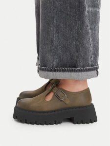 G-Star Raw Półbuty CEO-WI34-MANYA-07 Khaki. Brązowe półbuty G-Star Raw, bez wzorów, z nubiku, bez obcasa, na płaskiej podeszwie, bez zapięcia. Za 349,99 zł.