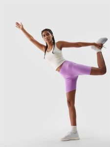 4F Legginsy kolarki treningowe z materiału z recyklingu damskie - fioletowe S. Fioletowe legginsy 4f, bez wzorów, z dzianiny, z podwyższonym stanem. Za 39,99 zł.