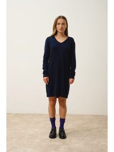 Just Cashmere Kaszmirowa sukienka "Mileya" w kolorze granatowym rozmiar: M. Niebieskie sukienki Just Cashmere, na co dzień, m, bez wzorów, z kaszmiru, bez kołnierzyka, bez ramiączek, midi, proste. Za 355,78 zł.