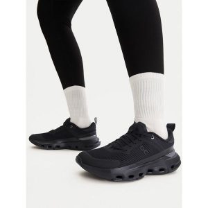 Buty na siłownię On. Czarne buty sportowe On, bez wzorów, bez zapięcia, na fitness i siłownię. Za 482,99 zł.