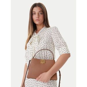 Torebka DKNY. Brązowe torebki klasyczne DKNY, bez wzorów, bez dodatków. Za 661,99 zł.