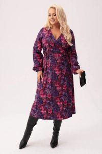 Sukienka Florina - kobiecość i lekkość w każdym detalu PLUS SIZE XXL. Czerwone sukienki Moda Size Plus Iwanek, na co dzień, plus size, bez wzorów, z bawełny, eleganckie, bez kołnierzyka, plus size, bez ramiączek, midi, dopasowane. W wyprzedaży za 258,90 zł.