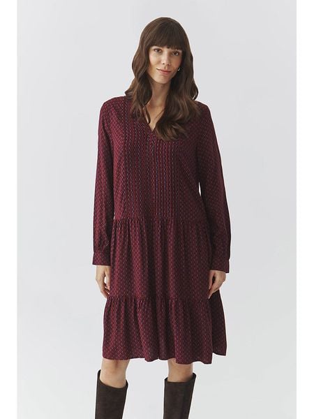 TATUUM Sukienka w kolorze bordowym rozmiar: 40. Czerwone sukienki Tatuum, bez wzorów, z wiskozy, bez kołnierzyka, bez ramiączek, midi. Za 134,85 zł.