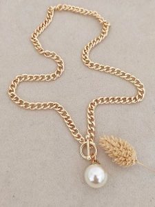 Nakkash Pozłacany naszyjnik z perłami syntetycznymi - dł. 42 cm rozmiar: onesize. Białe naszyjniki Nakkash, z perłą, pozłacane. Za 65,54 zł.