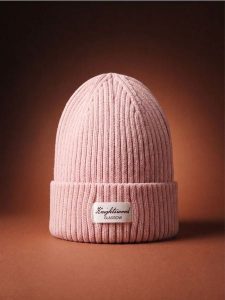 Czapka beanie z wiskozą - różowy. Czerwone czapki Sinsay, bez wzorów, z wiskozy. Za 15,99 zł.