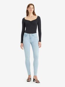 Levi's Dżinsy - Skinny fit - w kolorze błękitnym rozmiar: W29/L34. Niebieskie jeansy Levi's®, z aplikacjami. Za 220,12 zł.