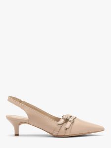 Beżowe czółenka slingback z ozdobnymi paskami SARAH. Brązowe czółenka Ryłko, bez wzorów, z gumy, bez obcasa, na obcasie, bez zapięcia. Za 399,99 zł.