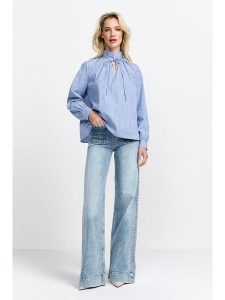 Rich & Royal Bluzka w kolorze błękitnym rozmiar: 38. Niebieskie bluzki Rich & Royal, bez wzorów, bez kołnierzyka, bez ramiączek. Za 208,99 zł.