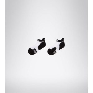 Skarpety tenisowe damskie Diadora SHORT L.SOCKS white/black. Białe skarpetki Diadora, bez wzorów. Za 19,99 zł.