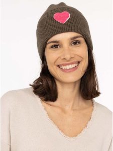 Zwillingsherz Czapka "Heart" w kolorze khaki rozmiar: onesize. Brązowe czapki Zwillingsherz, bez wzorów, z materiału. Za 86,99 zł.