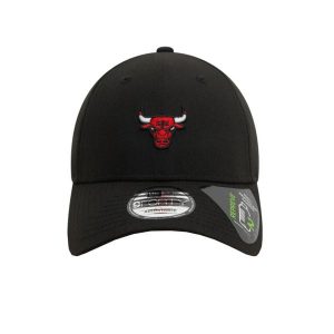 Czapka z daszkiem Chicago Bulls Repreve Mini Logo 9Forty. Czarne czapki New Era, bez wzorów. Za 128,50 zł.