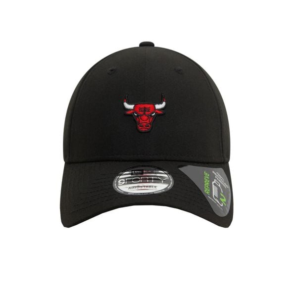 Czapka z daszkiem Chicago Bulls Repreve Mini Logo 9Forty. Czarne czapki New Era, bez wzorów. Za 128,50 zł.