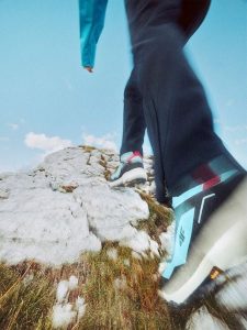 4F Wysokie buty trekkingowe ICE CRACKER z izolacją Primaloft damskie - niebieskie 37. Niebieskie buty trekkingowe 4f, z nylonu, przed kolano, bez zapięcia. Za 549,99 zł.