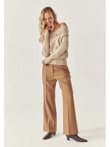 TATUUM Sweter "Luisa" w kolorze beżowym rozmiar: M. Brązowe swetry oversize Tatuum, m, bez wzorów, bez ramiączek. Za 140,86 zł.
