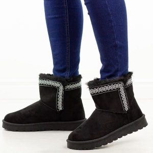 Czarne ciepłe zimowe mukluki , eskimoski Potocki 06303. Czarne buty zimowe POTOCKI, ze skóry, z okrągłym noskiem, bez obcasa, bez zapięcia. Za 129,00 zł.