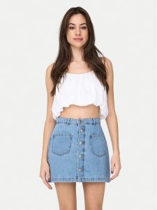 ONLY Top Lou 15342566 Biały Cropped Fit. Białe topy ONLY, m, bez wzorów, z bawełny, bez kołnierzyka, bez ramiączek. Za 49,99 zł.