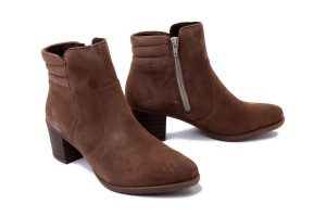 RIEKER Y2058-24 brown, botki damskie. Brązowe botki Rieker, na zimę, bez wzorów, bez obcasa, na obcasie, bez zapięcia. Za 399,90 zł.
