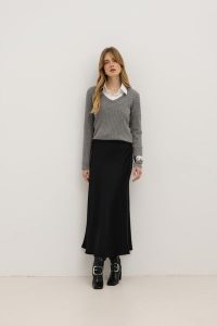 SATYNOWA SPÓDNICA JULITA CZARNA S - Flawless. Czarne spódnice Flawless, na co dzień, na zimę, s, bez wzorów, z gumy, eleganckie, maxi. Za 390,00 zł.