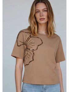 More & More Top w kolorze jasnobrązowym rozmiar: 34. Brązowe topy More & More, bez wzorów, bez kołnierzyka, bez ramiączek. Za 118,56 zł.