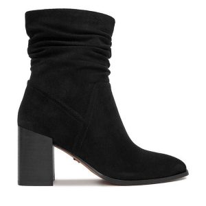 Botki Nine West. Czarne botki Nine West, bez wzorów, bez obcasa, na słupku, bez zapięcia. Za 269,99 zł.