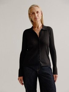 Josephine & Co Kardigan "Lila" w kolorze ciemnobrązowym rozmiar: XS. Brązowe kardigany Josephine & Co, prążkowane. Za 173,99 zł.