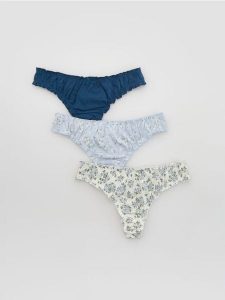 Bawełniane majtki stringi 3 pack - jasnoniebieski. Niebieskie stringi Reserved, bez wzorów, z bawełny. Za 49,99 zł.