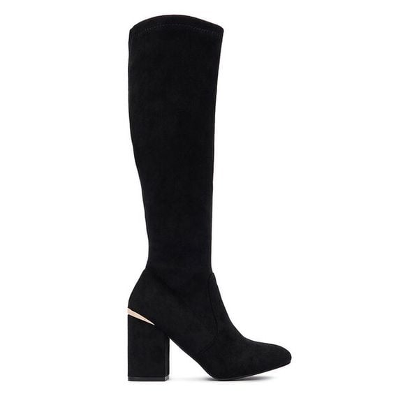 Kozaki DeeZee. Czarne kozaki DeeZee, bez wzorów, bez obcasa, na słupku, bez zapięcia. Za 229,99 zł.