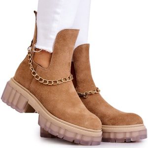 Modne Zamszowe Botki Z Wycięciem Camel Forget Me brązowe. Brązowe botki bez wzorów, z gumy, bez obcasa, na obcasie, bez zapięcia. Za 421,47 zł.