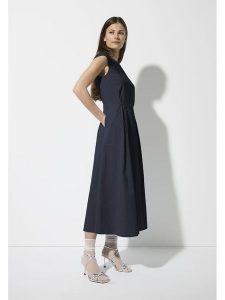 More & More Sukienka w kolorze granatowym rozmiar: 36. Niebieskie sukienki More & More, bez wzorów, bez kołnierzyka, bez ramiączek, midi. Za 187,96 zł.