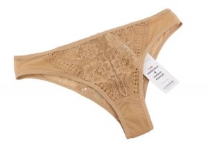 Scandale Le Bresilien Sensual-nude T17 damskie stringi brazylijskie z koronką. Brązowe stringi Erima, bez wzorów, z bawełny. Za 213,99 zł.