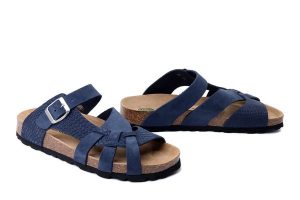 DR. BRINKMANN 701006-05 blau, klapki damskie. Niebieskie klapki Dr. Brinkmann, bez wzorów, ze skóry, bez obcasa. Za 246,42 zł.