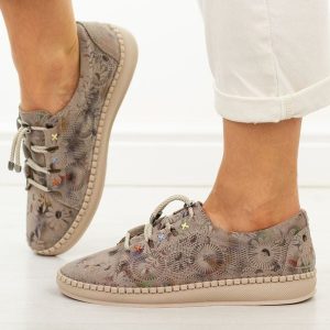 Beżowe skórzane półbuty damskie Filippo Dp7665/26. Brązowe półbuty Filippo, na jesień, bez wzorów, z jeansu, z okrągłym noskiem, bez obcasa, na płaskiej podeszwie, bez zapięcia. Za 219,00 zł.