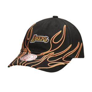 Czapka z daszkiem Mitchell & Ness NBA Los Angeles Lakers Flamez - 6LUXMM20018. Czarne czapki MITCHELL & NESS, bez wzorów, sportowe. Za 89,00 zł.