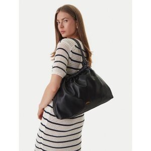 Torebka Tommy Hilfiger. Czarne torebki klasyczne TOMMY HILFIGER, bez wzorów, bez dodatków. Za 664,99 zł.