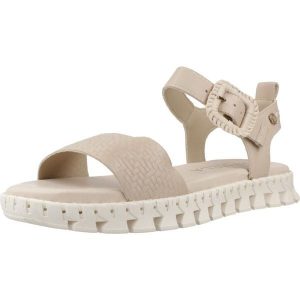 Sandały CARMELA 163266C Beżowy. Brązowe buty trekkingowe Carmela, bez wzorów, ze skóry, bez obcasa, bez zapięcia. Za 317,99 zł.