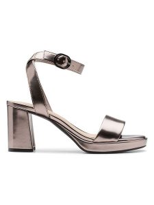 Clarks Skórzane sandały "Ambyrlyn Bay" w kolorze złotym rozmiar: 39,5. Żółte sandały Clarks, bez wzorów, z materiału, z otwartym noskiem, bez obcasa, na koturnie, bez zapięcia. Za 215,21 zł.
