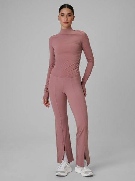 4F Spodnie treningowe z rozszerzanymi nogawkami damskie - różowe L. Czerwone spodnie dresowe 4f, bez wzorów, ze skóry, z podwyższonym stanem, długie. Za 169,99 zł.