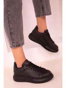 Trendyol Sneakersy w kolorze czarnym rozmiar: 37. Czarne trampki Trendyol, bez wzorów, bez zapięcia. Za 73,99 zł.