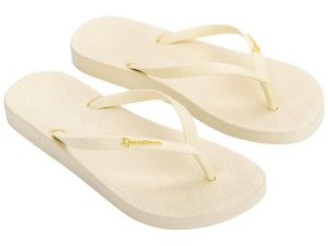 Klapki damskie japonki Ipanema Anat. Brązowe klapki Ipanema, bez wzorów, z materiału, bez obcasa. Za 69,00 zł.