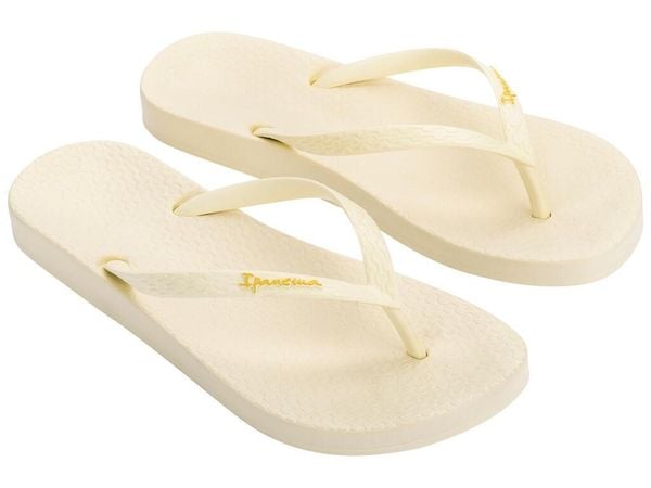 Klapki damskie japonki Ipanema Anat. Brązowe klapki Ipanema, bez wzorów, z materiału, bez obcasa. Za 69,00 zł.