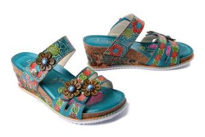 LAURA VITA 0006694 BONITO19 turquoise, klapki damskie. Klapki LAURA VITA, bez wzorów, ze skóry, bez obcasa, na koturnie. Za 276,43 zł.