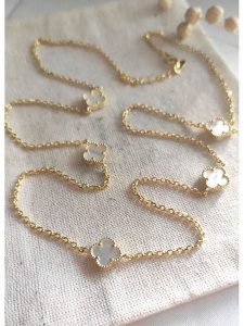 Miu Silver Pozłacany naszyjnik z elementami ozdobnymi - dł. 60 cm rozmiar: onesize. Białe naszyjniki Miu Silver, pozłacane. Za 252,34 zł.