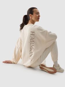 4F Bluza dresowa oversize nierozpinana bez kaptura damska - kremowa XL. Brązowe bluzy 4f, l, bez wzorów, z bawełny, bez kaptura. Za 79,99 zł.