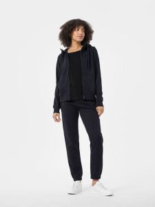 4F Spodnie dresowe joggery damskie XS. Niebieskie spodnie dresowe 4f, xs, bez wzorów, z bawełny. W wyprzedaży za 79,99 zł.