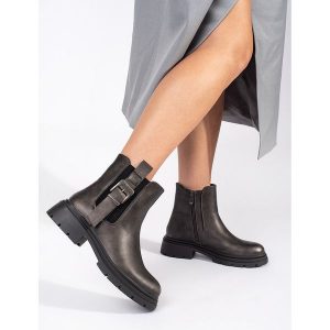 Ciemnobrązowe metaliczne botki sztyblety damskie z klamrą. Brązowe botki bez wzorów, bez obcasa, bez zapięcia. Za 231,50 zł.