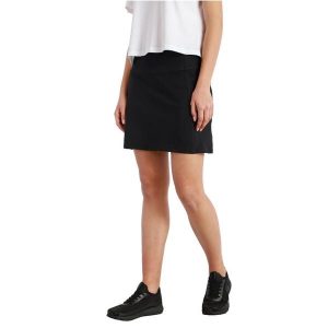 Spodenki sportowe damskie Skechers Go Walk Skort. Czarne szorty Skechers, bez wzorów, z elastanu, sportowe. Za 390,00 zł.